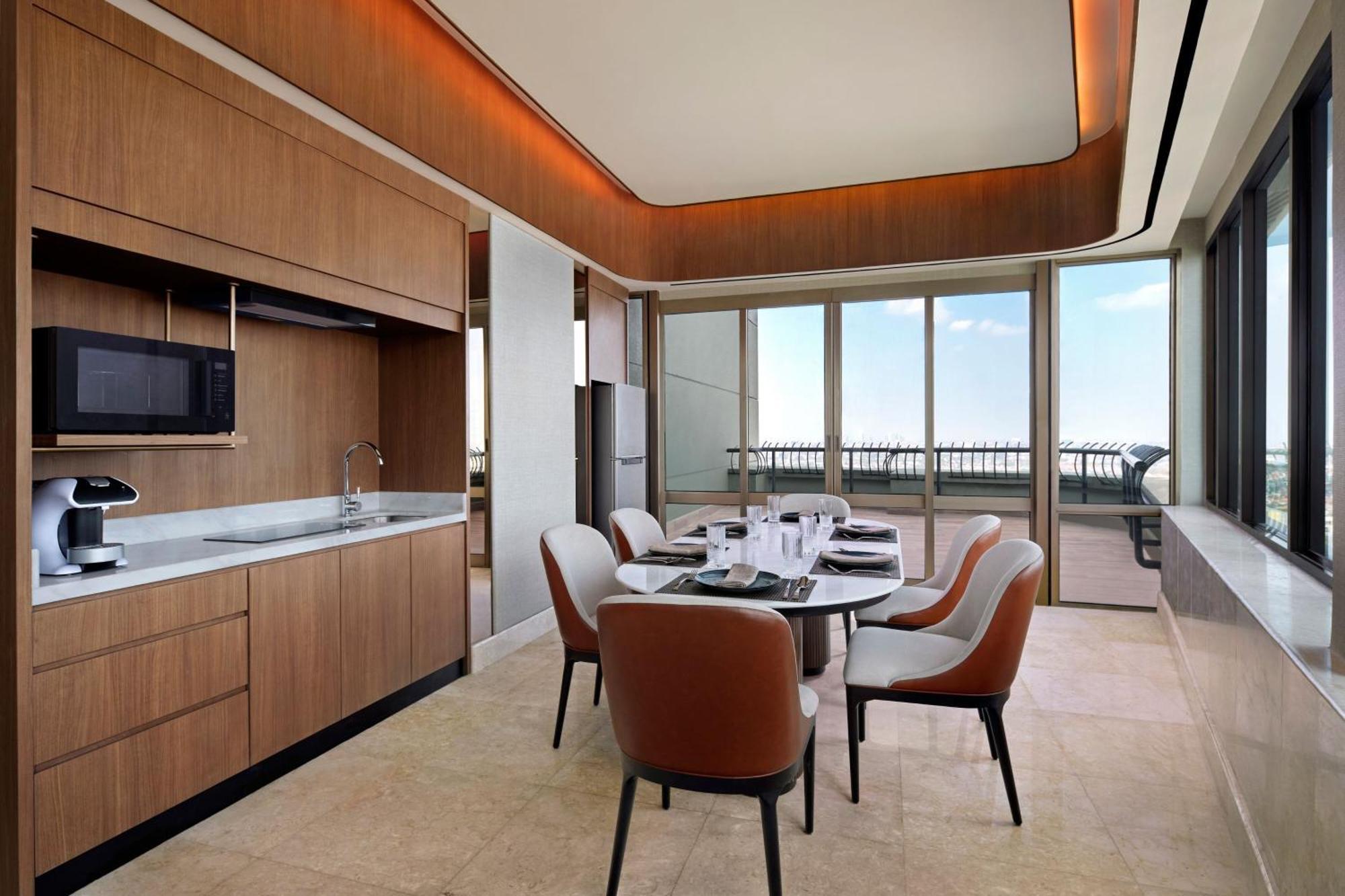 Sheraton & Towers Hotel