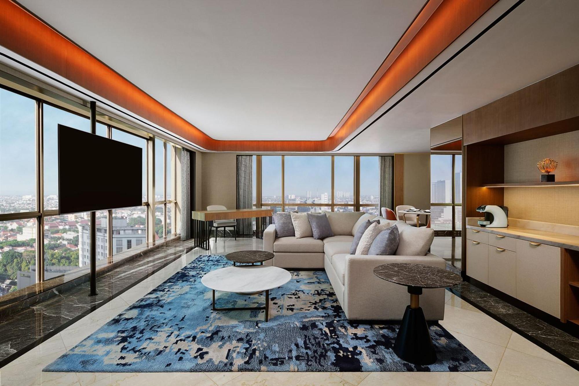 Sheraton & Towers Hotel 5*