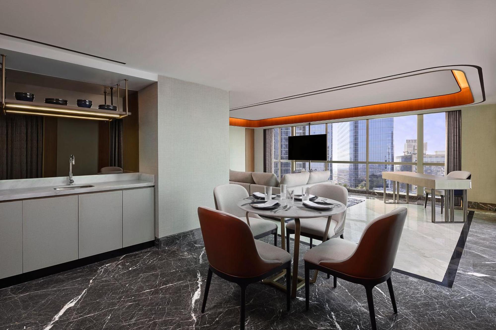 Hotel Sheraton & Towers 5*