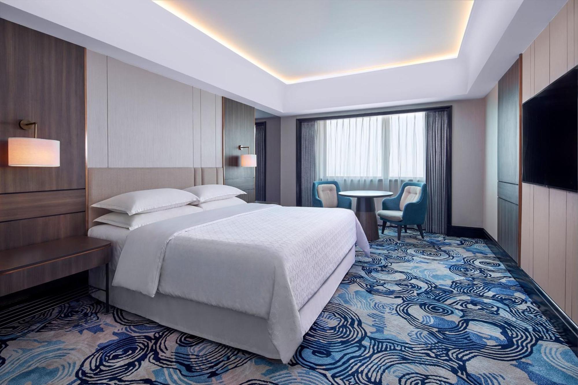 Sheraton & Towers Hotel 5*