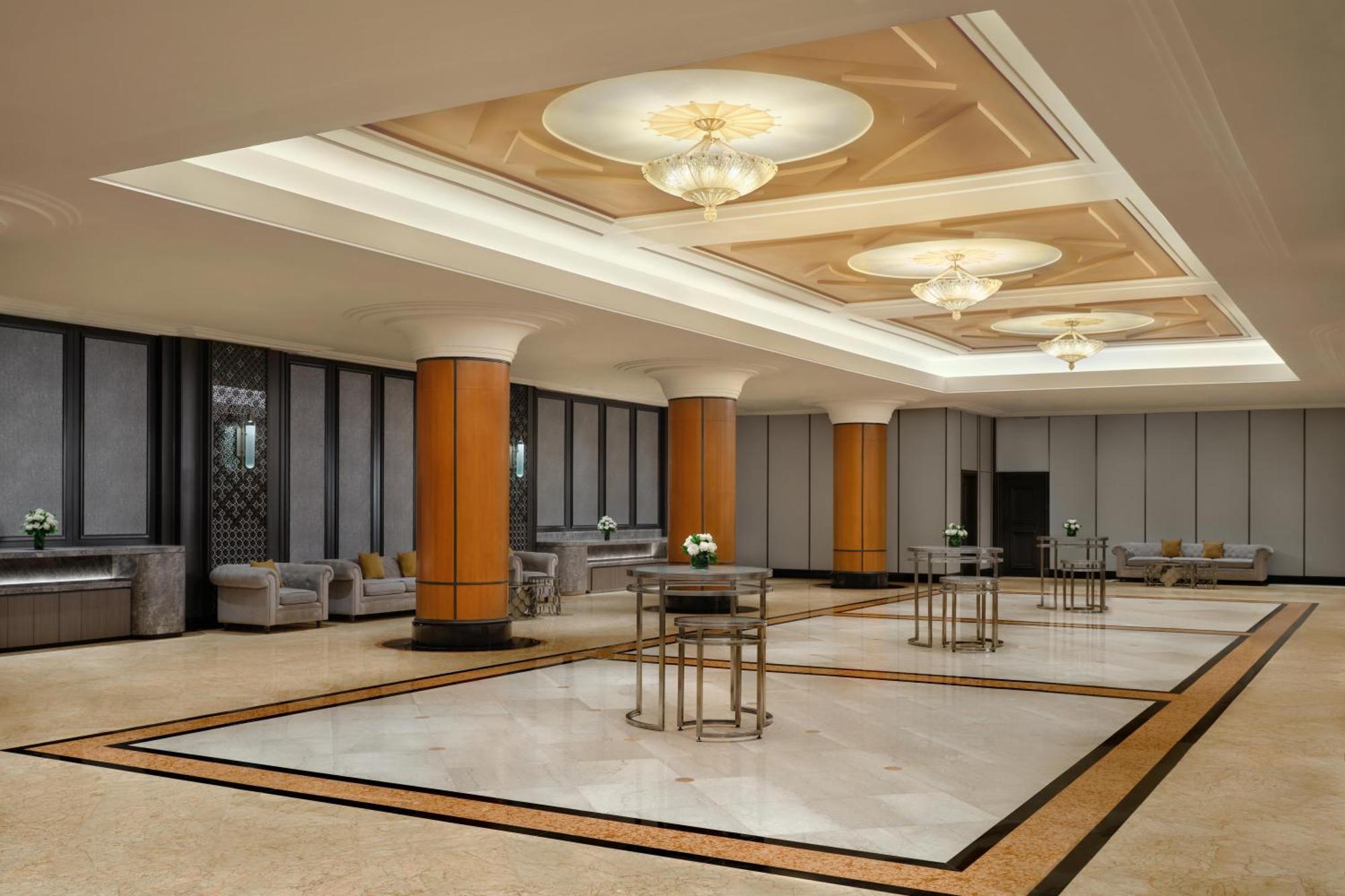 Sheraton & Towers होटल 5*